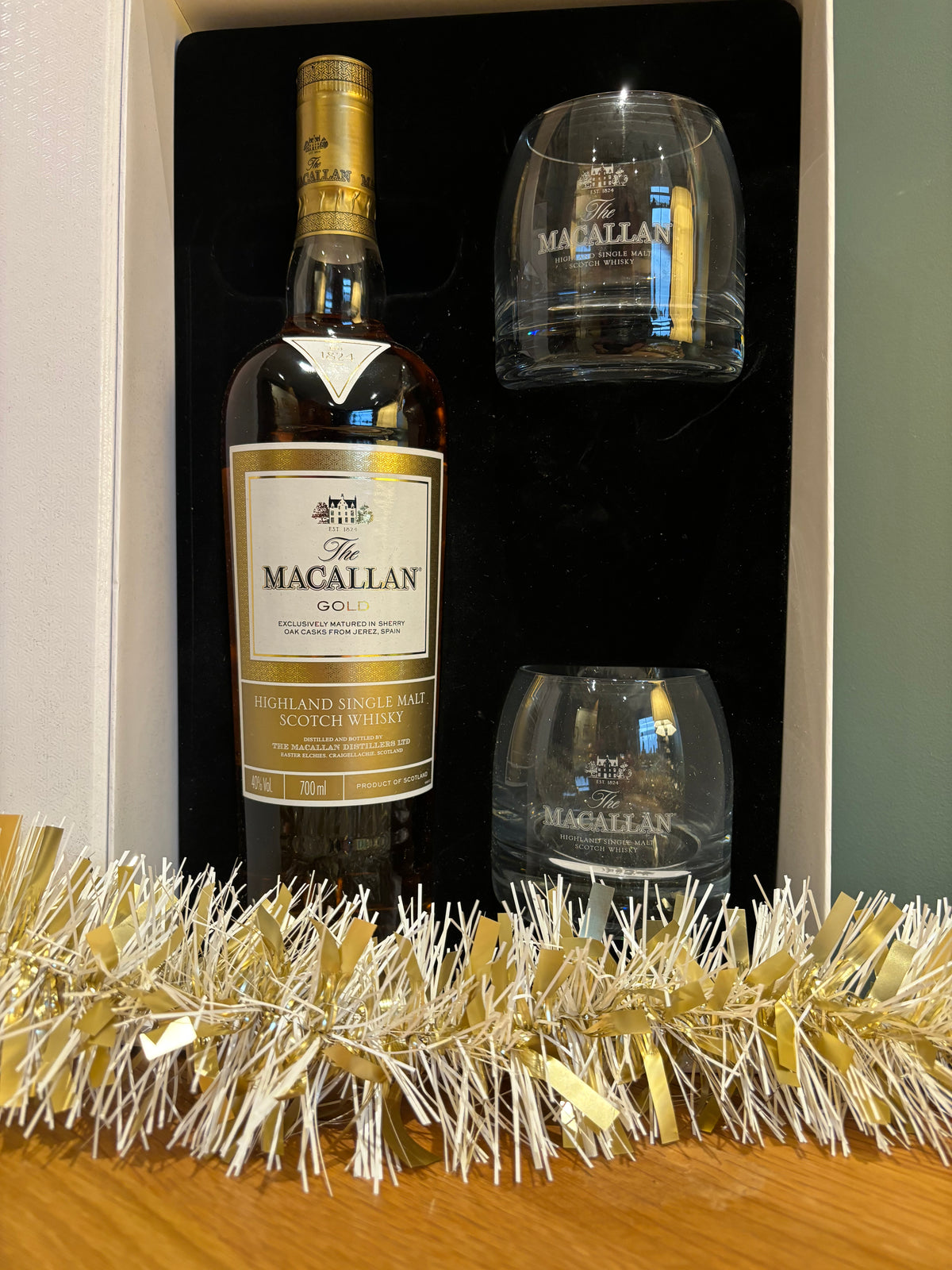 Macallan 1824 Gold whisky Gift Set and 2 Glasses in Presentation Box